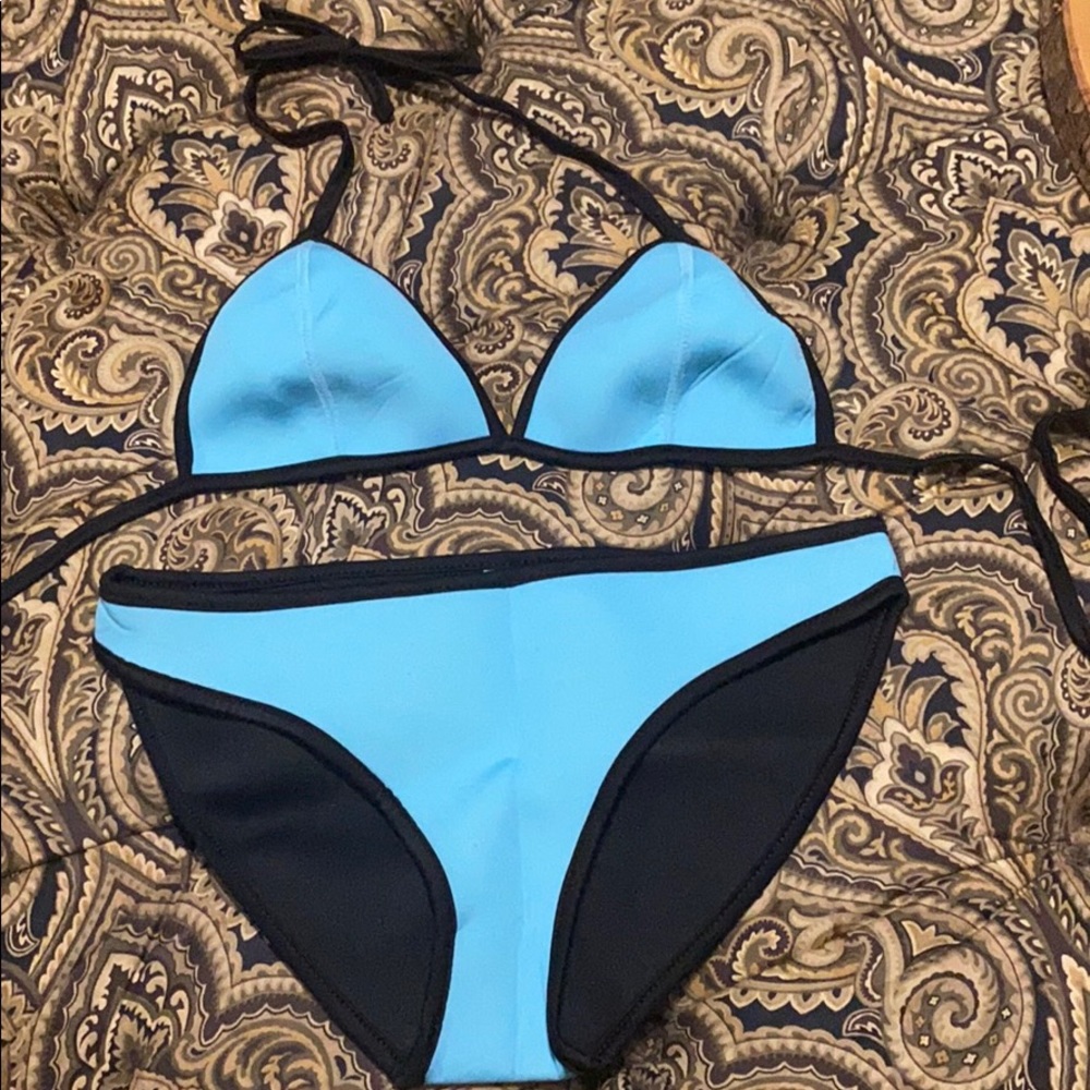 🌟GORGEOUS SKY BLUE NEOPRENE INSPIRED BIKINI 👙 - Picture 1 of 7